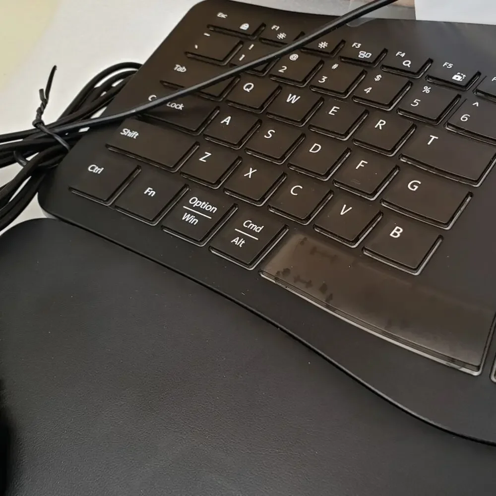 Meetion K2000 Ergonomic Wired Keyboard with Wrist Rest (Black)